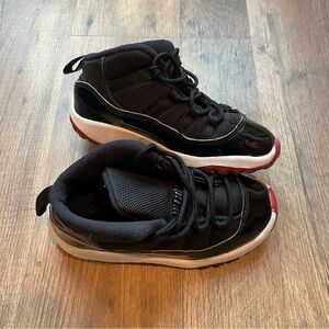 Nike Air Jordan 11 Retro Bred
Playoffs Black True Red 378039-061 PS Size 9C